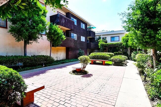 Building Photo - "Chic 1-Bed Oasis with Central Vacuum & Ha...