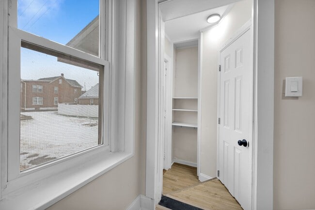 Building Photo - 109 N Sixth St