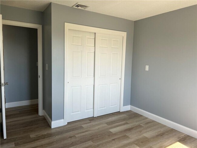 Building Photo - 728 Beverage Hill Ave