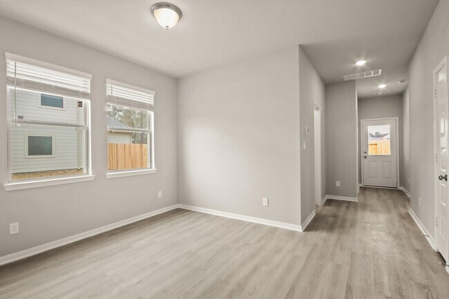 Building Photo - 22475 Kinley St