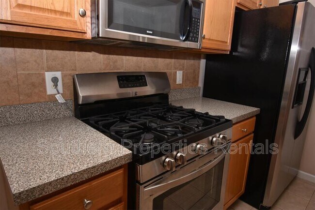 Building Photo - 89 Person Ct