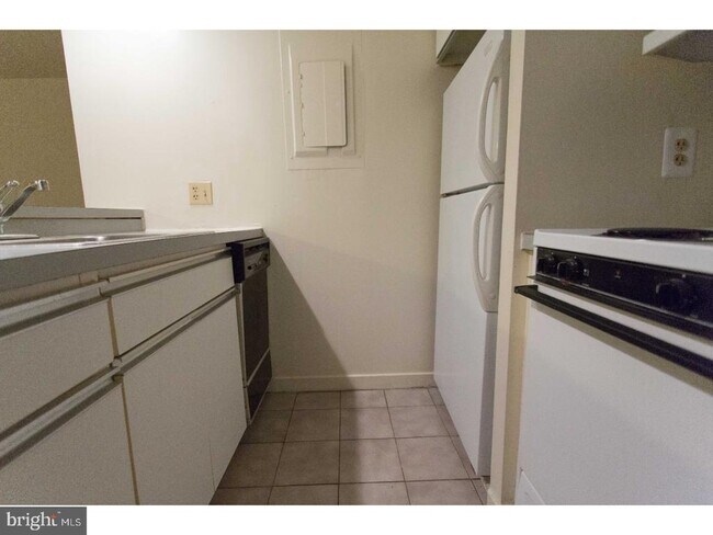 Building Photo - 130 Arch St