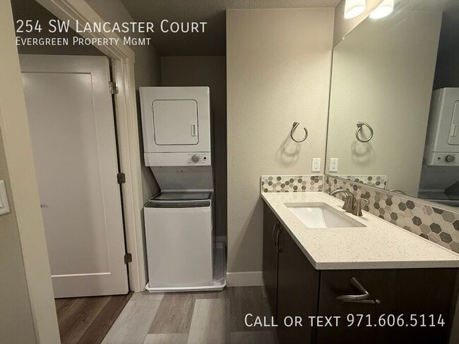 Building Photo - 254 SW Lancaster Ct