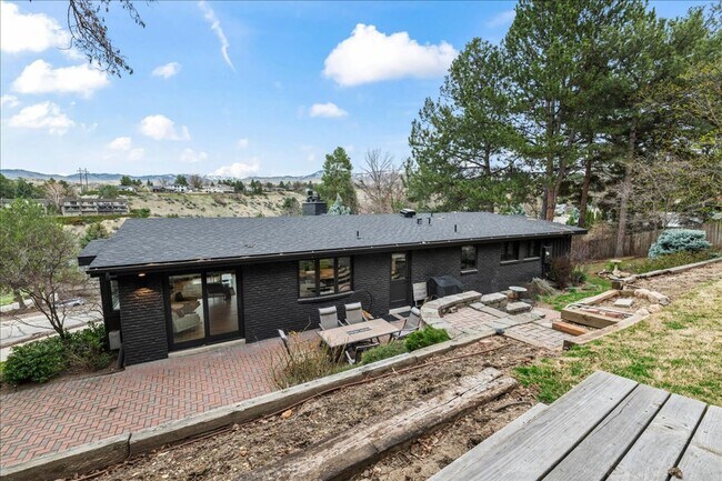 Building Photo - Fully Furnished Luxury Executive Rental
