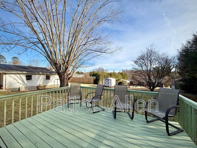 Building Photo - 74 Oakdale Dr