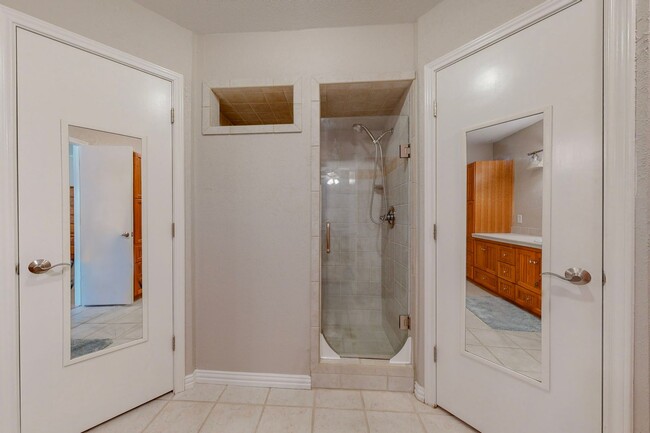 Building Photo - Available Mid-June | 3 Bedroom Arlington H...