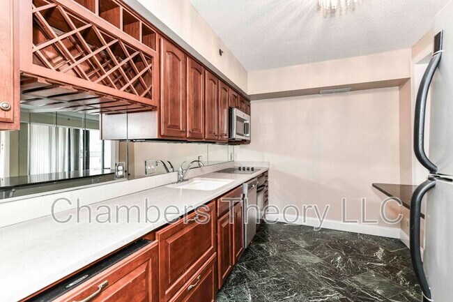 Building Photo - 1200 Crystal Dr