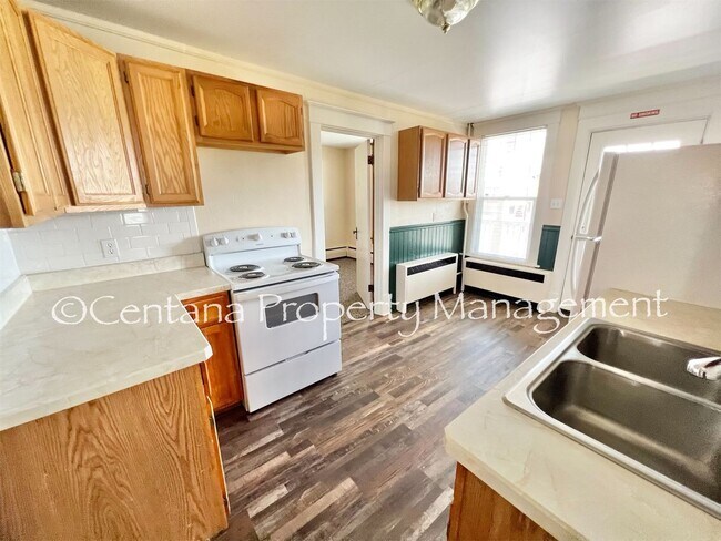 Building Photo - Great 3 Bedroom near Tech!