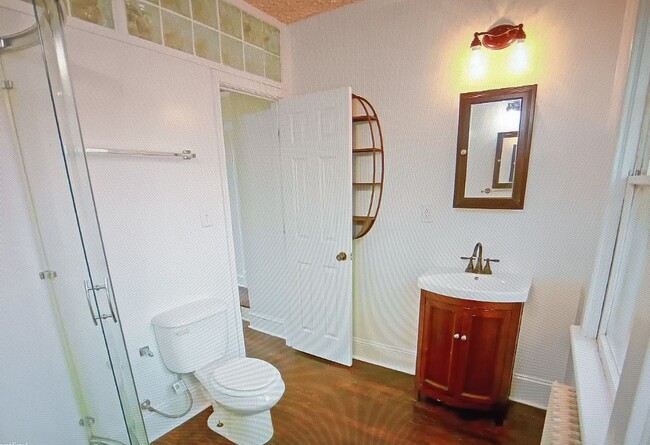 Building Photo - Minutes to Campus / 5 Bedroom / 2 Bathroom