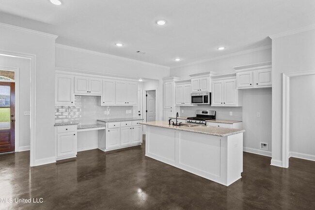 Building Photo - 230 Hemingway Cir