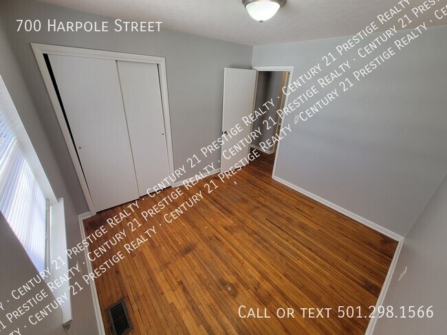 Building Photo - 700 Harpole St