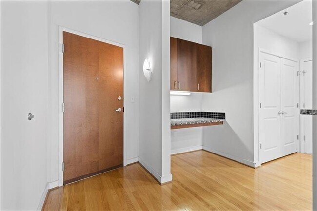 Building Photo - 250 Pharr Rd NE