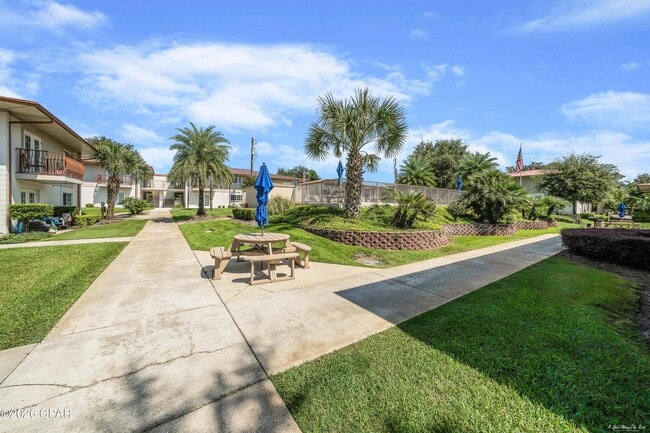 Building Photo - 2100 W Beach Dr