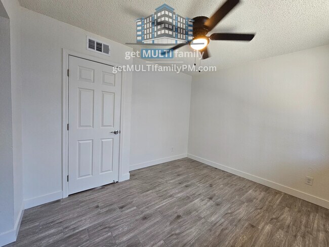 Building Photo - 2535 W Missouri Ave