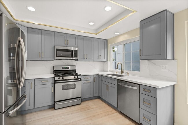 Building Photo - 306 Dolores Cir