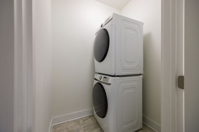 Building Photo - 408 N Robinson St