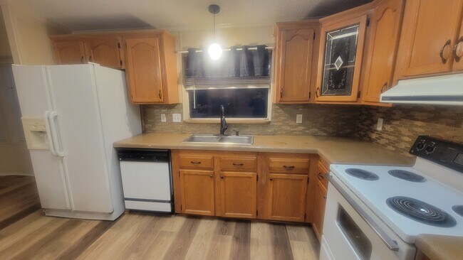 Building Photo - 9455 Tranquil Acres Rd