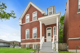 Building Photo - Fantastic 3bd/2ba home! Coming soon!