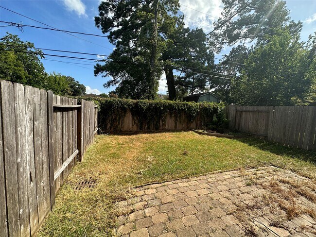 Building Photo - 5151 Oasis Park Ln