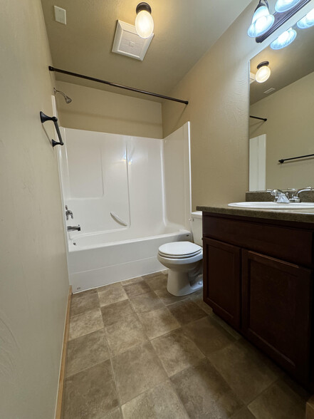 Hallway Bathroom - 171 Talon Way