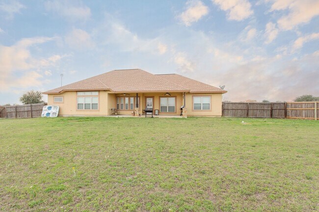 Building Photo - Beautiful 4 Bedroom Rental Home in Lytle, ...