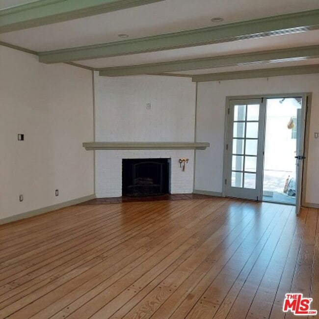 Building Photo - 341 S Rodeo Dr