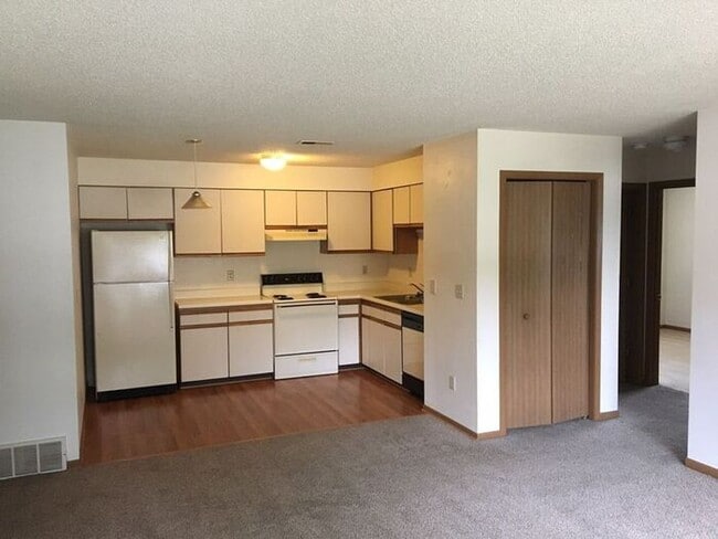 Building Photo - $995 | 2 Bedroom, 1 Bathroom Apartment | Pet Friendly* | Available for August 1st, 2026 Move In!
