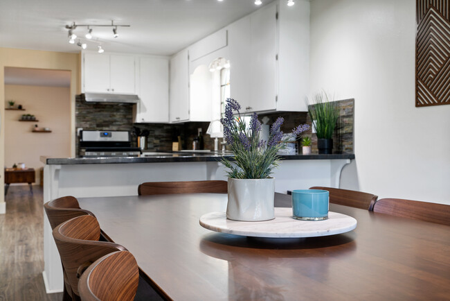 Dining Room, 1st Floor - 1129 12th St W