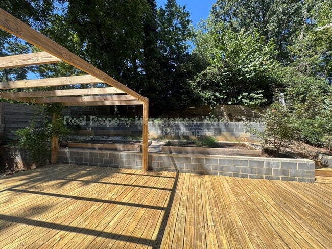 Building Photo - 3018 Medlin Dr