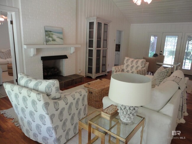 Building Photo - 371 S Church St