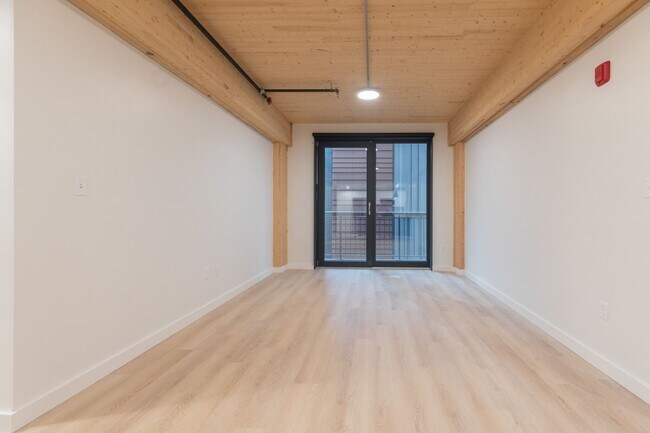 Building Photo - 12 E Lenox St