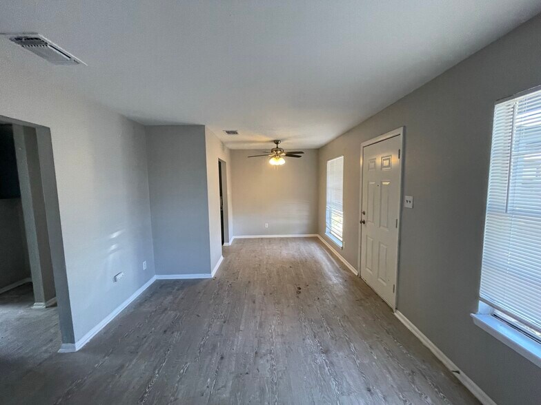 Dining room - 6310 Brownleaf St
