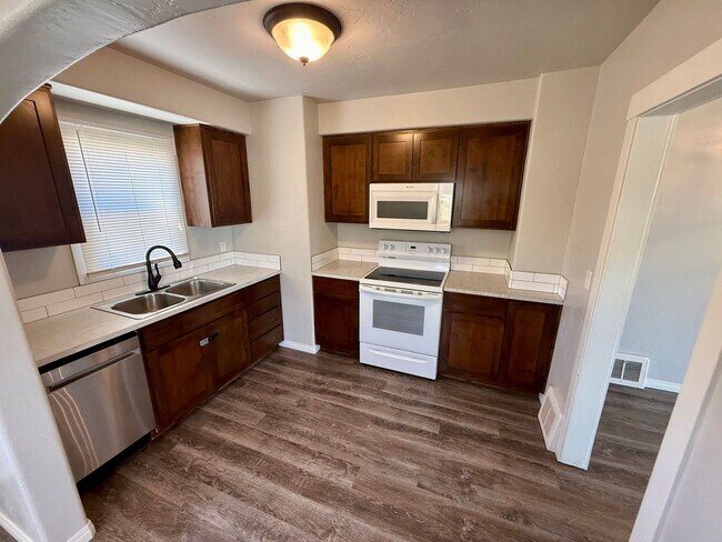 Building Photo - Charming 2-Bedroom Home with Patio, Storage & Plenty of Parking