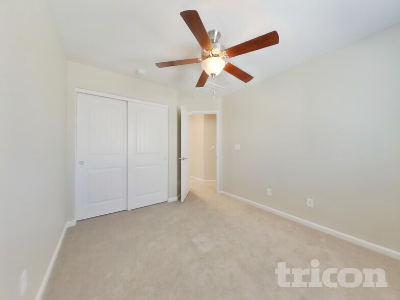 Building Photo - 12573 W Hummingbird Terrace