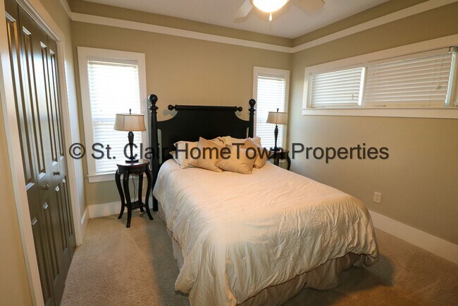 Building Photo - 475 River Forest Ln