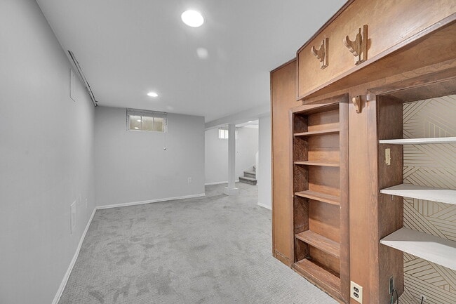 Building Photo - $2,695 - 3 Bed, 1 Bath Updated Home in Den...