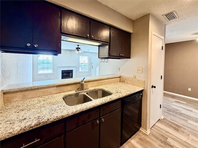 Building Photo - 1223 Dallas Dr
