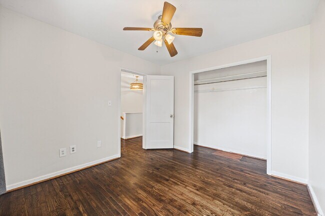 Building Photo - 512 Wakefield Dr