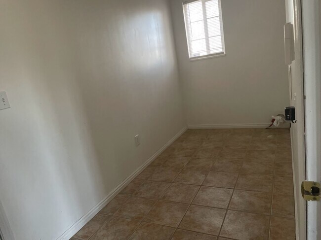 Building Photo - 3315 E Windhover Rd