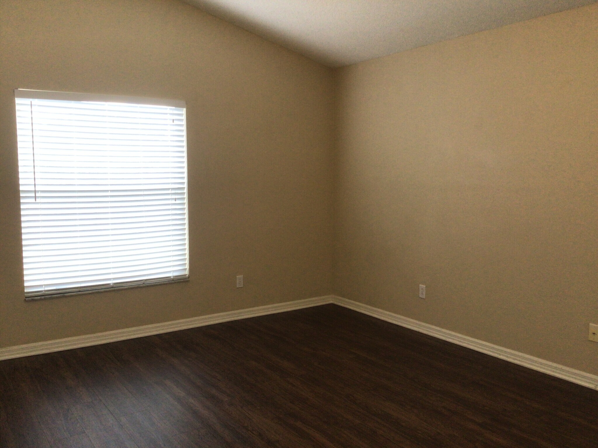 Building Photo - 1353 Crimson Clover Ln