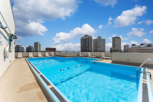 Building Photo - 2754 N Hampden Ct