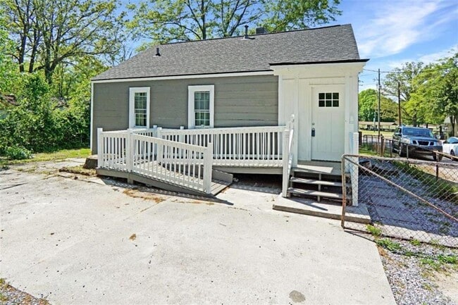 Building Photo - 5024 Park Ave