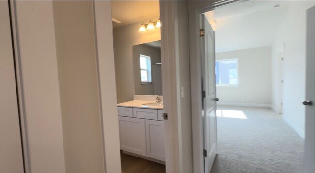 Building Photo - 13646 S Watts Ln