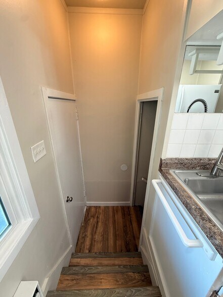 Building Photo - 1518 Mahan Ave