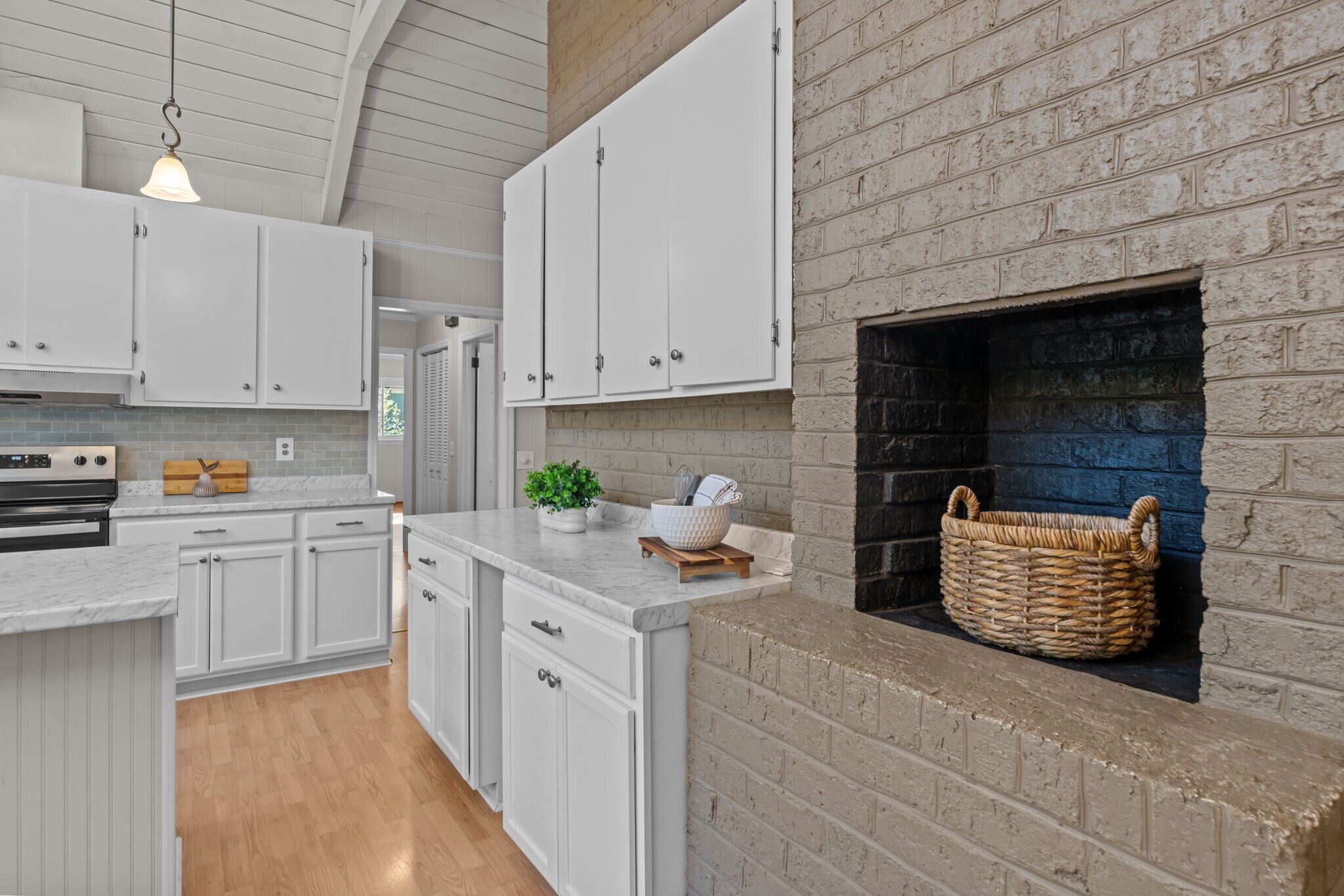 Building Photo - 53 Pine Lake Dr