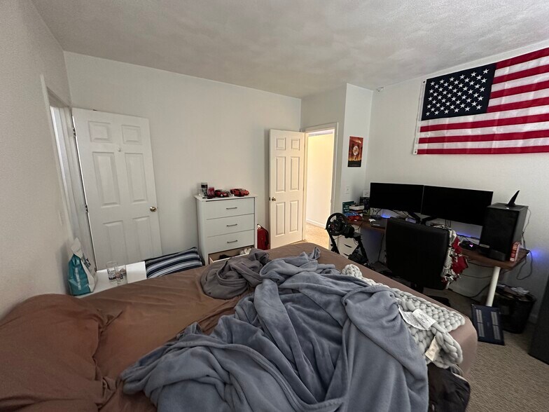 Building Photo - 58 Mansfield St