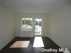 Building Photo - 433 Main St