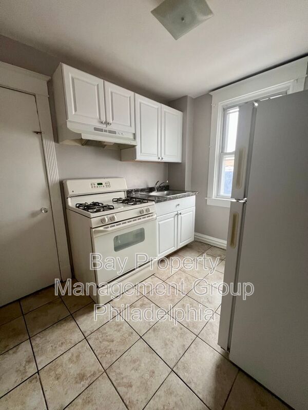 Building Photo - 239 Long Ln