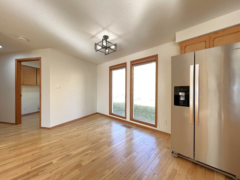 Building Photo - 2909 N Hillway Dr