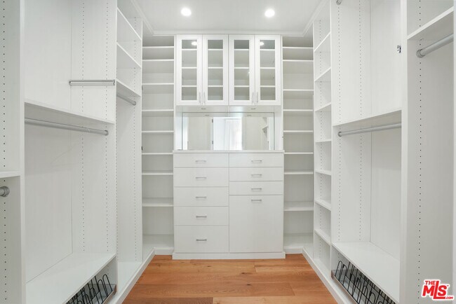 Building Photo - 564 N Arden Blvd